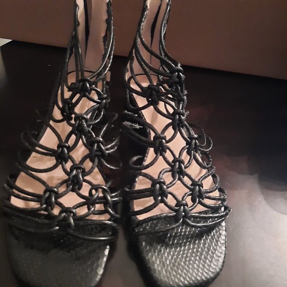 Vince Camuto Louise et Cie Lo Aleda Strappy Sandals, Size 8.5 in Black - Picture 2 of 5